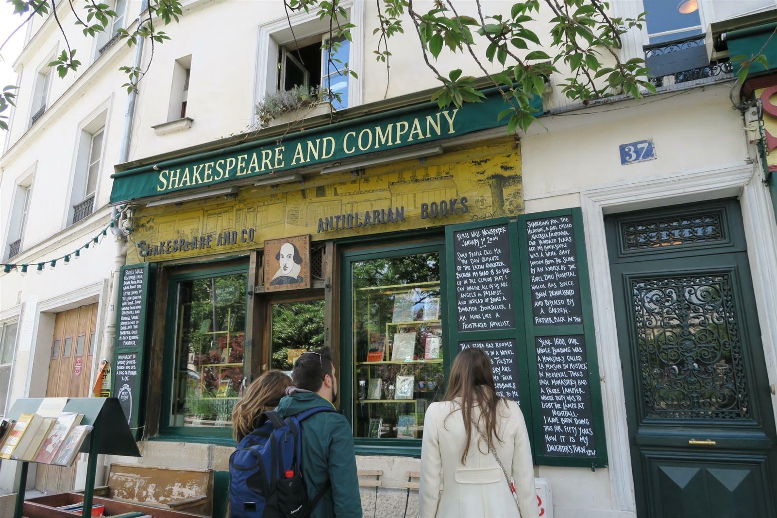 좁고 낮은 서재