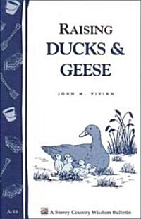 Raising Ducks & Geese: Storeys Country Wisdom Bulletin A-18 (Paperback, 2, Revised)