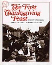 The First Thanksgiving Feast (Paperback)