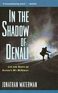 In the Shadow of Denali (Paperback, Reprint)