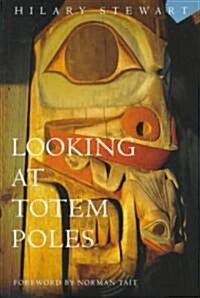 Looking at Totem Poles (Paperback)