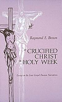 Crucified Christ in Holy Week: Essays on the Four Gospel Passion Narratives (Paperback)