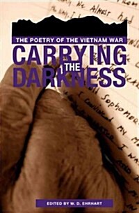 Carrying the Darkness: The Poetry of the Vietnam War (Paperback)