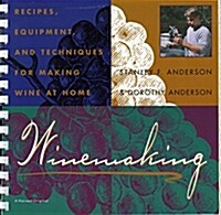 Winemaking: Recipes, Equipment, and Techniques for Making Wine at Home (Paperback)