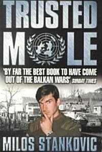 Trusted Mole : A Soldiers Journey into Bosnias Heart of Darkness (Paperback)