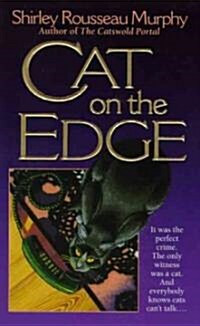 Cat on the Edge: A Joe Grey Mystery (Mass Market Paperback)