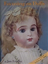 Focusing on Dolls (Hardcover, First Edition Thus)