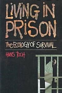 Living in Prison: The Ecology of Survival (Paperback, Rev)