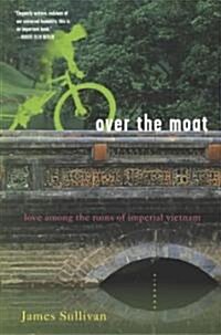 [중고] Over the Moat: Love Among the Ruins of Imperial Vietnam (Paperback)