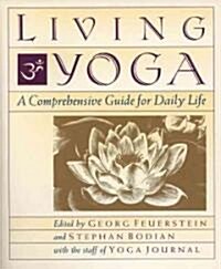 Living Yoga: A Comprehensive Guide for Daily Life (Paperback)