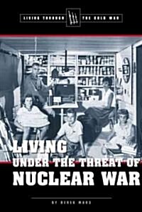 Living Under the Threat of Nuclear War (Library Binding)