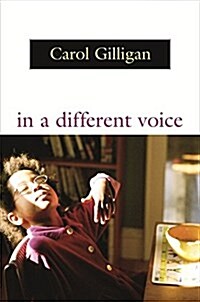 In a Different Voice: Psychological Theory and Womens Development (Paperback, Revised)