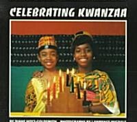 Celebrating Kwanzaa (Paperback, Reprint)