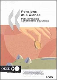 Pensions at a Glance: Public Policies Across OECD Countries (Paperback)
