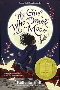 The Girl Who Drank the Moon (Paperback) - 2017 뉴베리 메달 수상작