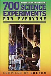 700 Science Experiments for Everyone (Hardcover, Revised, Enlarged)