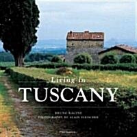 Living in Tuscany (Hardcover)