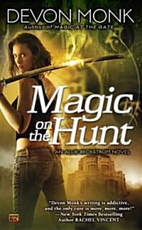 Magic on the Hunt (Mass Market Paperback)