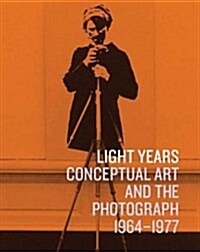 Light Years: Conceptual Art and the Photograph, 1964-1977 (Hardcover)