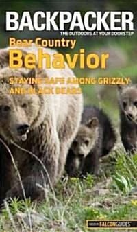 Bear Country Behavior: Essential Skills and Safety Tips for Hikers (Paperback)