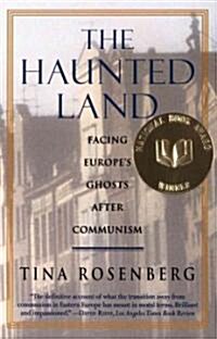 The Haunted Land: Facing Europes Ghosts After Communism (Pulitzer Prize Winner) (Paperback)