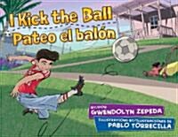 I Kick the Ball/Pateo El Balon (Hardcover)