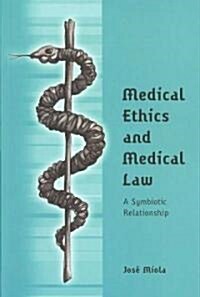 Medical Ethics and Medical Law : A Symbiotic Relationship (Paperback)