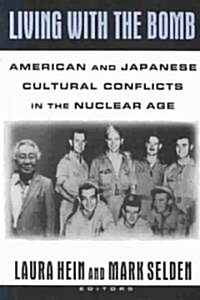 Living with the Bomb: American and Japanese Cultural Conflicts in the Nuclear Age: American and Japanese Cultural Conflicts in the Nuclear A (Paperback)