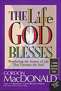 The Life God Blesses: Weathering the Storms of Life That Threaten the Soul (Paperback)