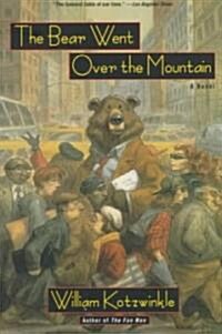 The Bear Went over the Mountain (Paperback, Reprint)