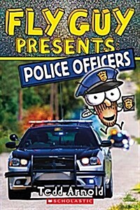 Fly Guy Presents: Police Officers (Scholastic Reader, Level 2): Volume 11 (Paperback)