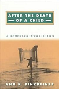 After the Death of a Child: Living with Loss Through the Years (Paperback)