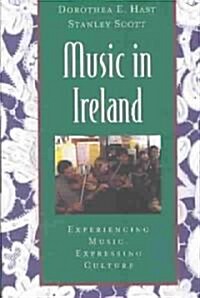 Music in Ireland: Experiencing Music, Expressing Culture [With CDROM] (Paperback)