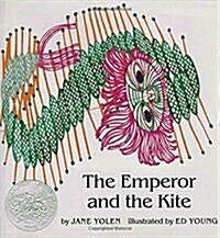 The Emperor and the Kite (Paperback)