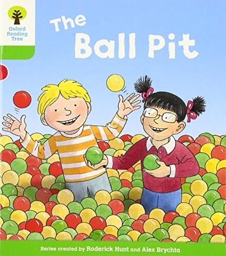 Oxford Reading Tree: Level 2: Decode and Develop: the Ball Pit (Paperback)