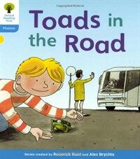 Oxford Reading Tree: Level 3: Floppy's Phonics Fiction: Toads in the Road (Paperback)