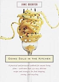 Going Solo in the Kitchen: A Practical and Persuasive Cookbook for Anyone Living Alone-With More Than 350 Easy, Delicious Recipes and Strategies (Paperback)