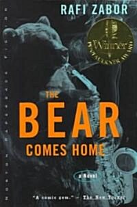 The Bear Comes Home (Paperback)