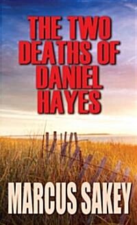 The Two Deaths of Daniel Hayes (Hardcover, Large Print)