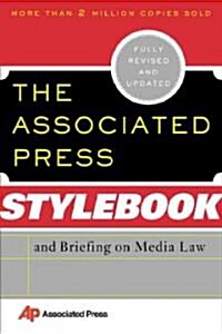 THE ASSOCIATED PRESS STYLEBOOK AND BRIEFING ON MEDIA LAw (Paperback)