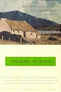 Ireland in Mind: An Anthology: Three Centuries of Irish, English, and American Writers in Search of the Real Ireland (Paperback)