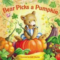 Bear Picks a Pumpkin (Board Books)