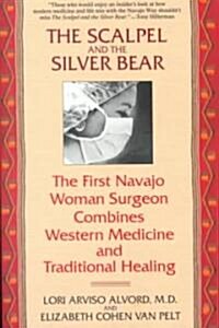 The Scalpel and the Silver Bear: The First Navajo Woman Surgeon Combines Western Medicine and Traditional Healing (Paperback)