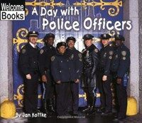 A Day With Police Officers (Paperback)
