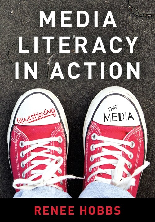 Media Literacy in Action: Questioning the Media (Paperback)