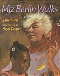 Miz Berlin Walks (Paperback, Reprint)