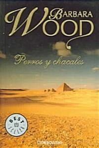 Perros y chacales / Hounds and Jackals (Paperback, Translation)