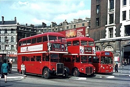 Central London Buses 1967-1987 : The RT and RM Families (Paperback)