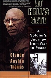 At Hells Gate: A Soldiers Journey from War to Peace (Paperback)