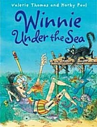 Winnie Under the Sea (Winnie the Witch) (Hardcover)